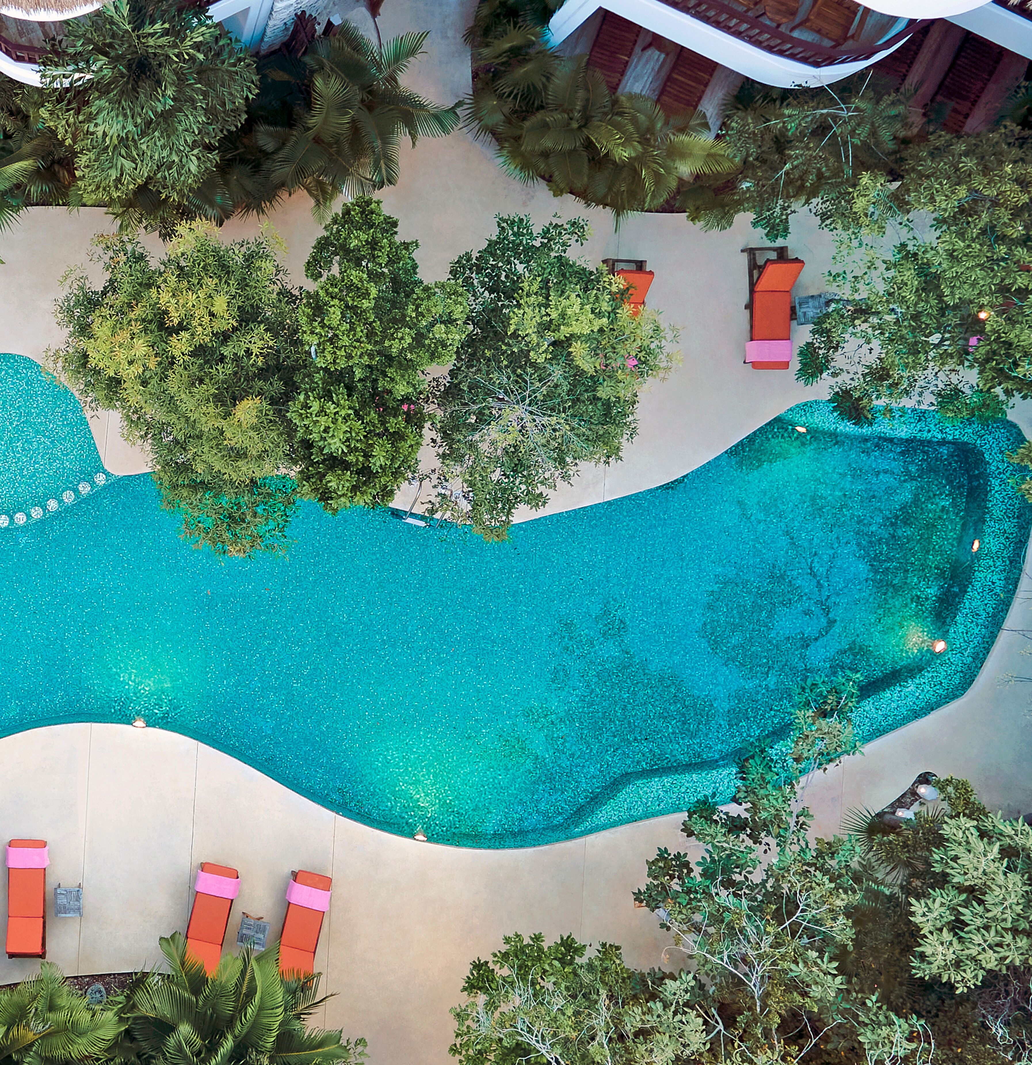 2 outdoor pools, free pool cabanas, pool umbrellas