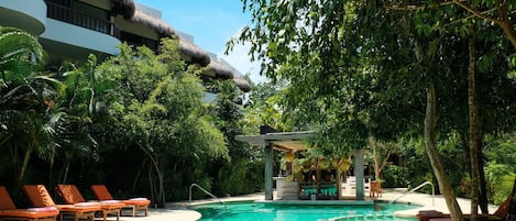 2 من حمّامات السباحة الخارجية، كبائن مجانية، مظلات على حمّام السباحة