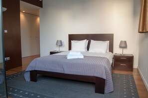 Design Apartment, 3 Bedrooms, Kitchen, City View | Desk, laptop workspace, blackout drapes, iron/ironing board - Atlantic House (Ponta Delgada)