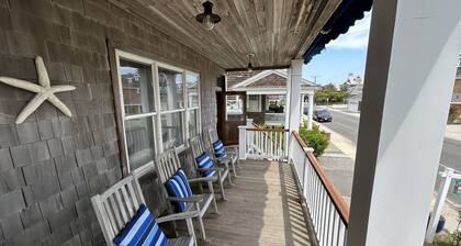 7br/3.5ba Classic Bay Head Beach House Steps To The Beach
