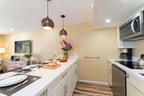 Fridge, microwave, stovetop, dishwasher