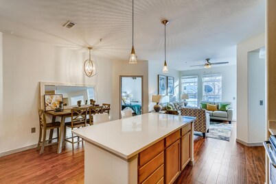 Pottery Barn Perfect Steps 2 LightRail, Mall, Restaurants, Shop, Schwab,Skyridge