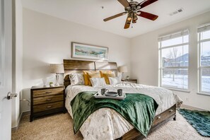 2 habitaciones, escritorio, tabla de planchar con plancha y wifi gratis 