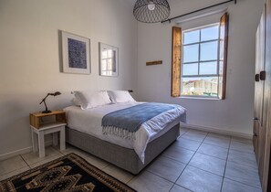TV - Searle's Manor - Apt 13 (Mossel Bay)