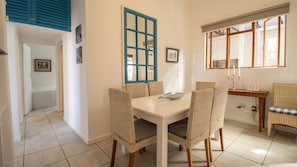 TV - Searle's Manor - Apt 13 (Mossel Bay)