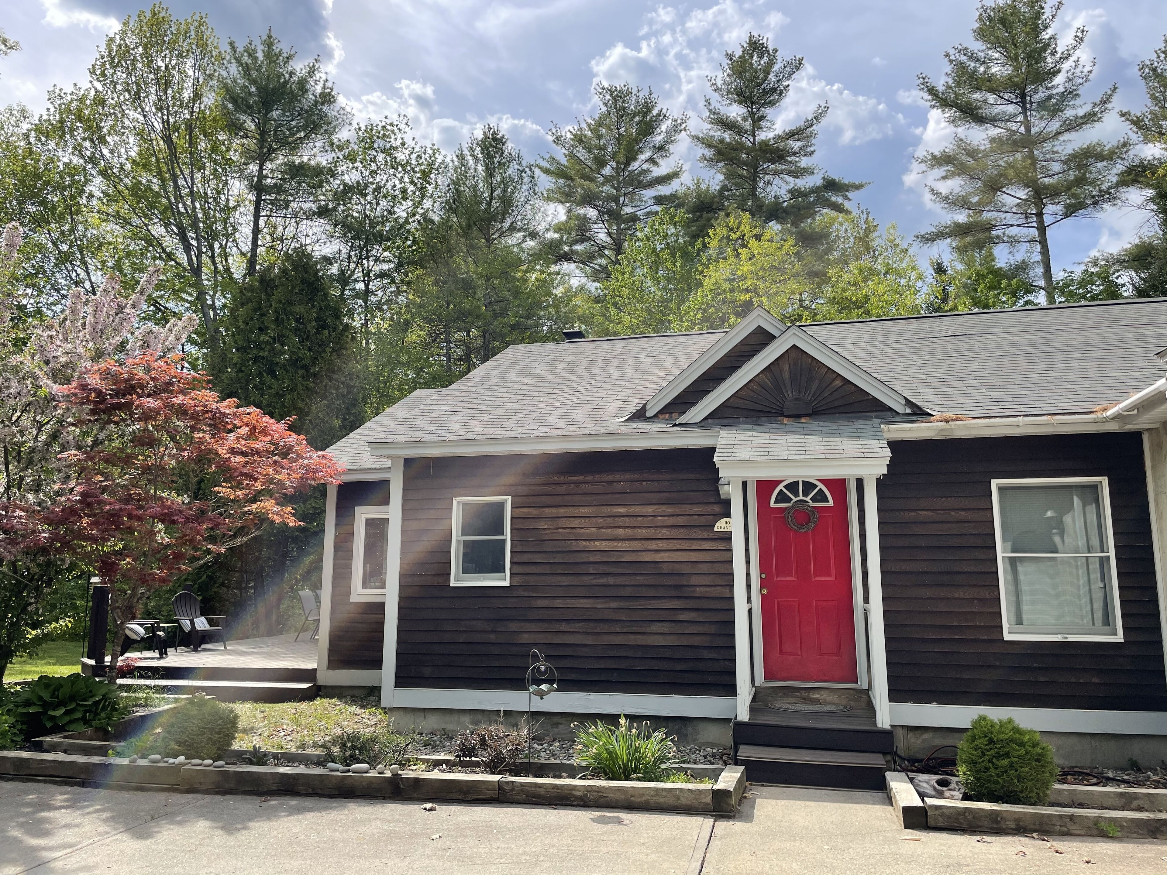 Private & Cozy Home on Wooded Lot