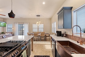 Fridge, microwave, oven, stovetop - Great Hillside Views, Full Kitchen, Near Shopping & Dining (Jerome)
