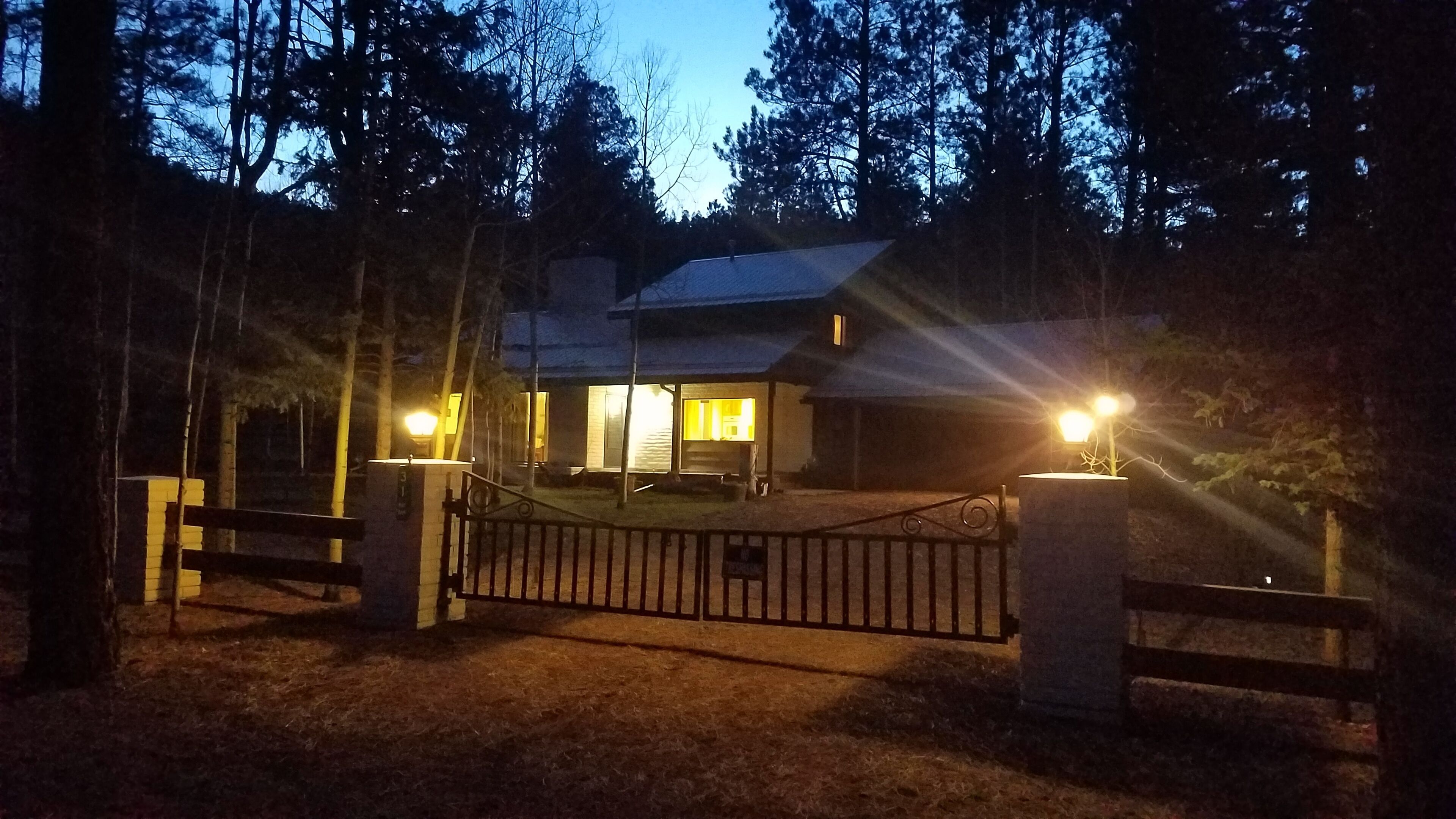  Welcome to our " Korner Kabin " In the aspens and pines.