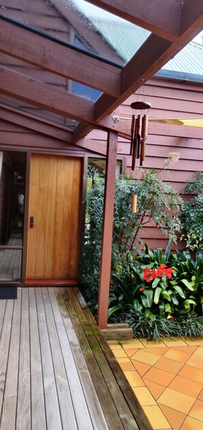 Exterior detail - Suitable for Romantic/family holiday in a mesmerising quiet natural surroundings (Auckland)