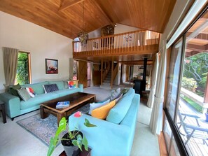 Smart TV, fireplace, books - Suitable for Romantic/family holiday in a mesmerising quiet natural surroundings (Auckland)