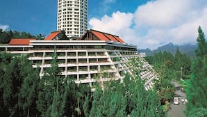 A multi-story hotel with a prominent tower and a flat-roofed building. - Resorts World Awana (Genting Highlands)