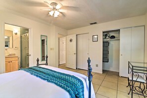 A bedroom with a bed, a ceiling fan, a closet, and a bathroom with a shower. - Pet-Friendly Brooksville Cottage w/ Fire Pit! (Brooksville)