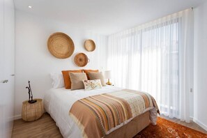 3 bedrooms, in-room safe, desk, iron/ironing board - Stupendo-3br-suite & Terrace- Center- A/conditioning (Lisboa)