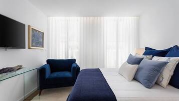 3 chambres, coffres-forts dans les chambres, bureau