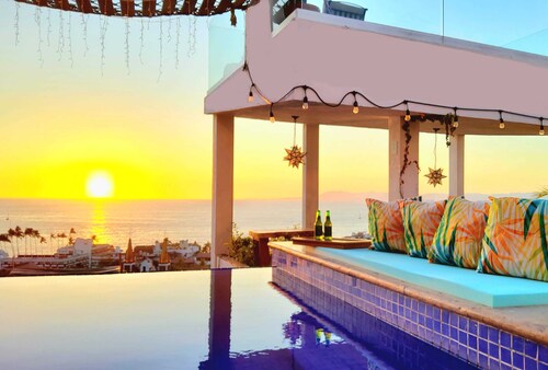 Stunning Ocean View Loft, Sunsets, walk to Beach & Malecón/Boardwalk-Safe Loc