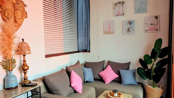 Smart TV, books - Stunning Ocean View Loft, Sunsets, walk to Beach & Malecón/Boardwalk-Safe Loc (Puerto Vallarta)