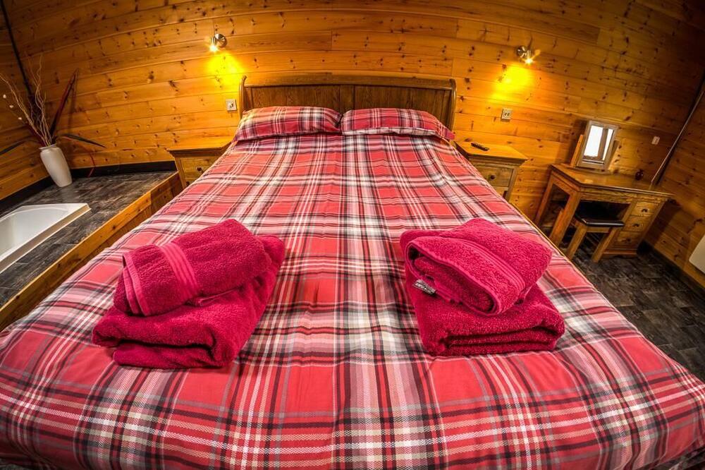 Shaftesbury Lodge-Couples lodge with hot tub