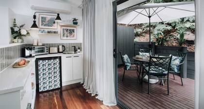 Palm House by Coast Hosting