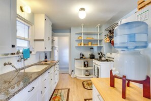 Fridge, microwave, stovetop, dishwasher - Adventure Home Base - 7 Blocks to Downtown! (Grand Junction)