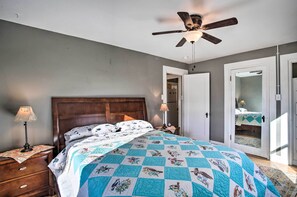 2 quartos, escrivaninha, acesso à internet, roupa de cama