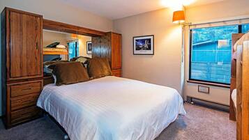 2 bedrooms, individually decorated, individually furnished, free WiFi