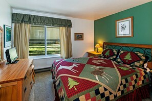 Condo, varias camas, hidromasaje, vista a la montaña | 1 habitación, decoración personalizada y muebles diferentes 
