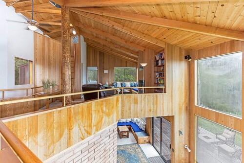 Seaclusion Close to Trails Hot Tub