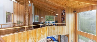 Seaclusion Close to Trails Hot Tub