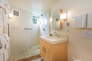 House, Multiple Beds, Hot Tub, Ocean View | Bathroom | Towels