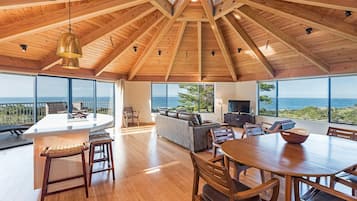 House, Multiple Beds, Hot Tub, Ocean View | Private kitchen | Fridge, microwave, oven, stovetop