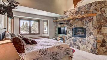 House, Multiple Beds, Hot Tub, Mountain View | 5 bedrooms, free WiFi, bed sheets