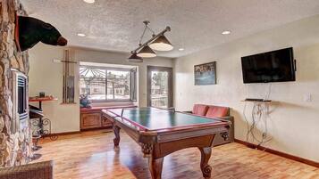 House, Multiple Beds, Hot Tub, Mountain View | 5 bedrooms, free WiFi, bed sheets