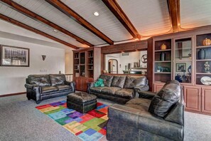 House, Multiple Beds, Hot Tub, Mountain View | Interior - Heavenly Harbor (South Lake Tahoe)