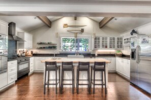 House, Multiple Beds (Bearadise) | Private kitchen | Full-size fridge, microwave, oven, stovetop - Bearadise (Tahoma)