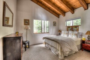 2 bedrooms, individually decorated, individually furnished, free WiFi - Glacier Forest Getaway HOA Access! (Truckee)