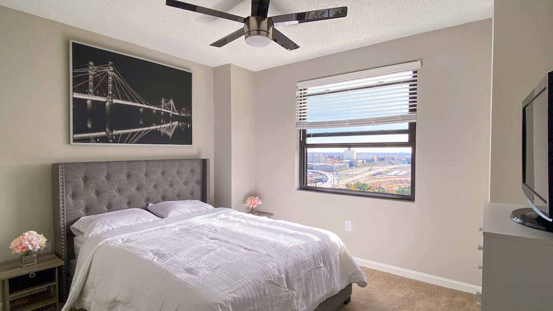 All Access Dream Condo In The Sky!