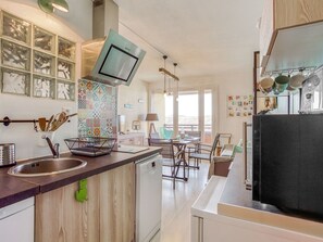 Fridge, microwave, dishwasher, cookware/dishes/utensils - La sableyre by Interhome (Seignosse)