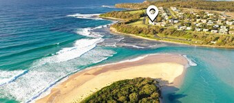 Mcgrath welcomes you to Wave Spray close to the beach and lake