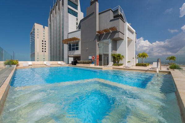 Outdoor pool, a heated pool - New oceanfront duplex  (Cartagena)