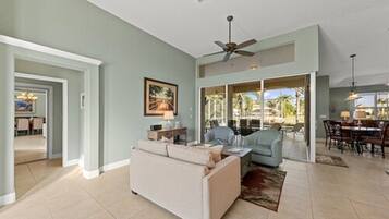 House (Endless Summer) | Living room