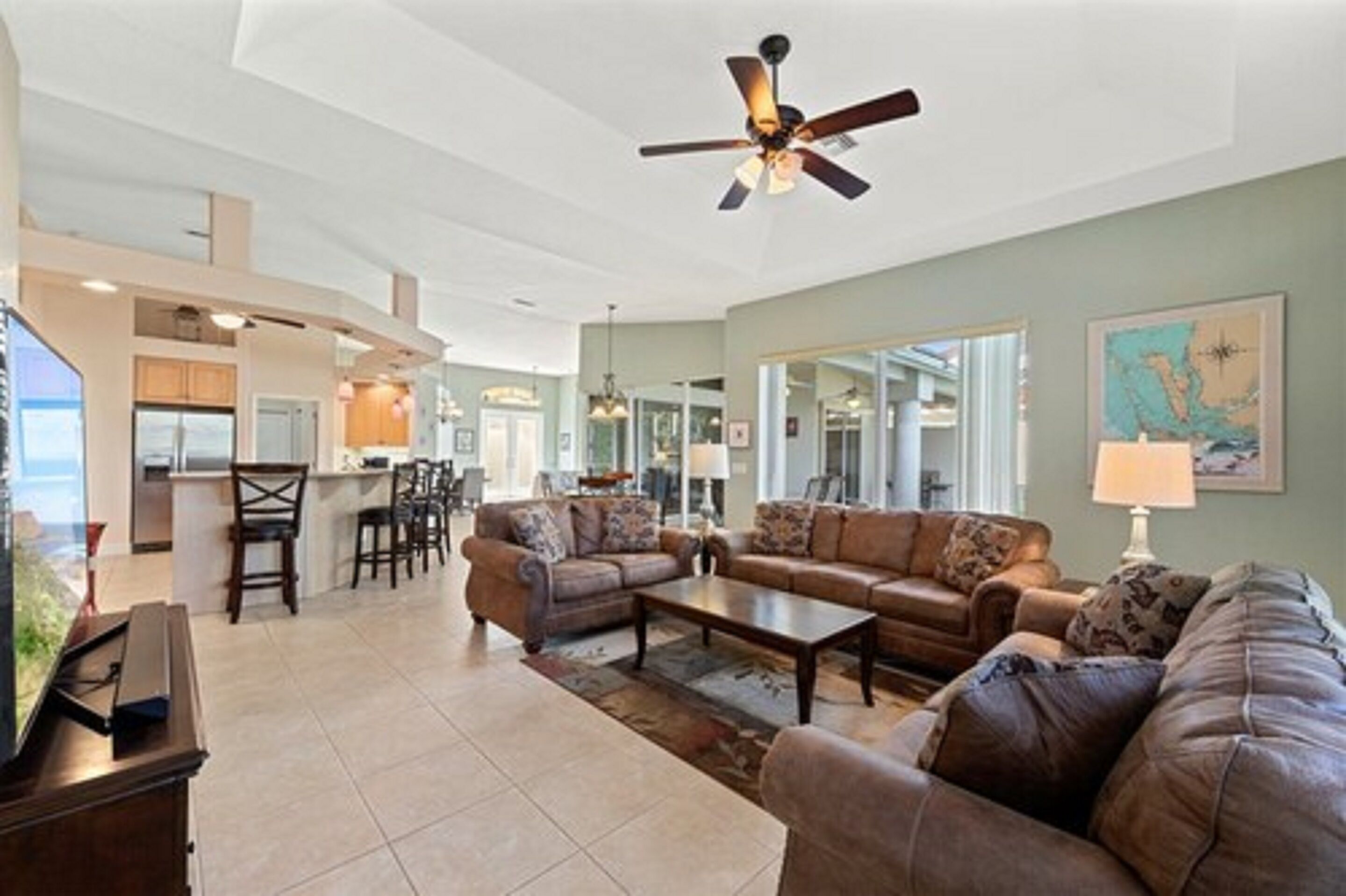 獨棟房屋 (Endless Summer) | 客廳