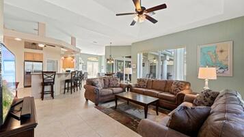 House (Endless Summer) | Living room