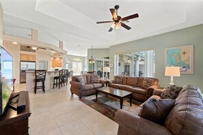 House (Endless Summer) | Living room