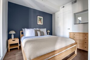 1 bedroom, iron/ironing board, WiFi, bed sheets - Crisp Logan Circle 1BR w/ W/D, Doorman, Gym, nr. Metro by Blueground (Washington, D.C)