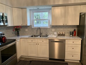 Fridge, microwave, oven, stovetop - Pristine Clean and Sanitized Business Paradise (Columbus)