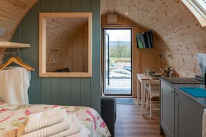1 bedroom, bed sheets