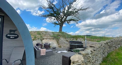 Luxury Glamping Pod with underfloor heating, on a working farm (Dog-friendly)