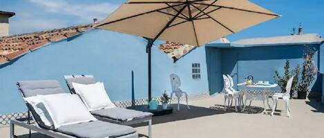 تناول الطعام بالخارج