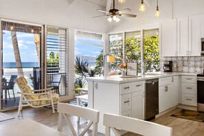 Kylskåp, mikrovågsugn, ugn och spishäll