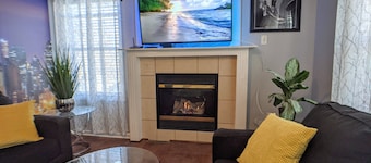 Overland Park Downtown | Comfy, Clean & Safe house on Hardy